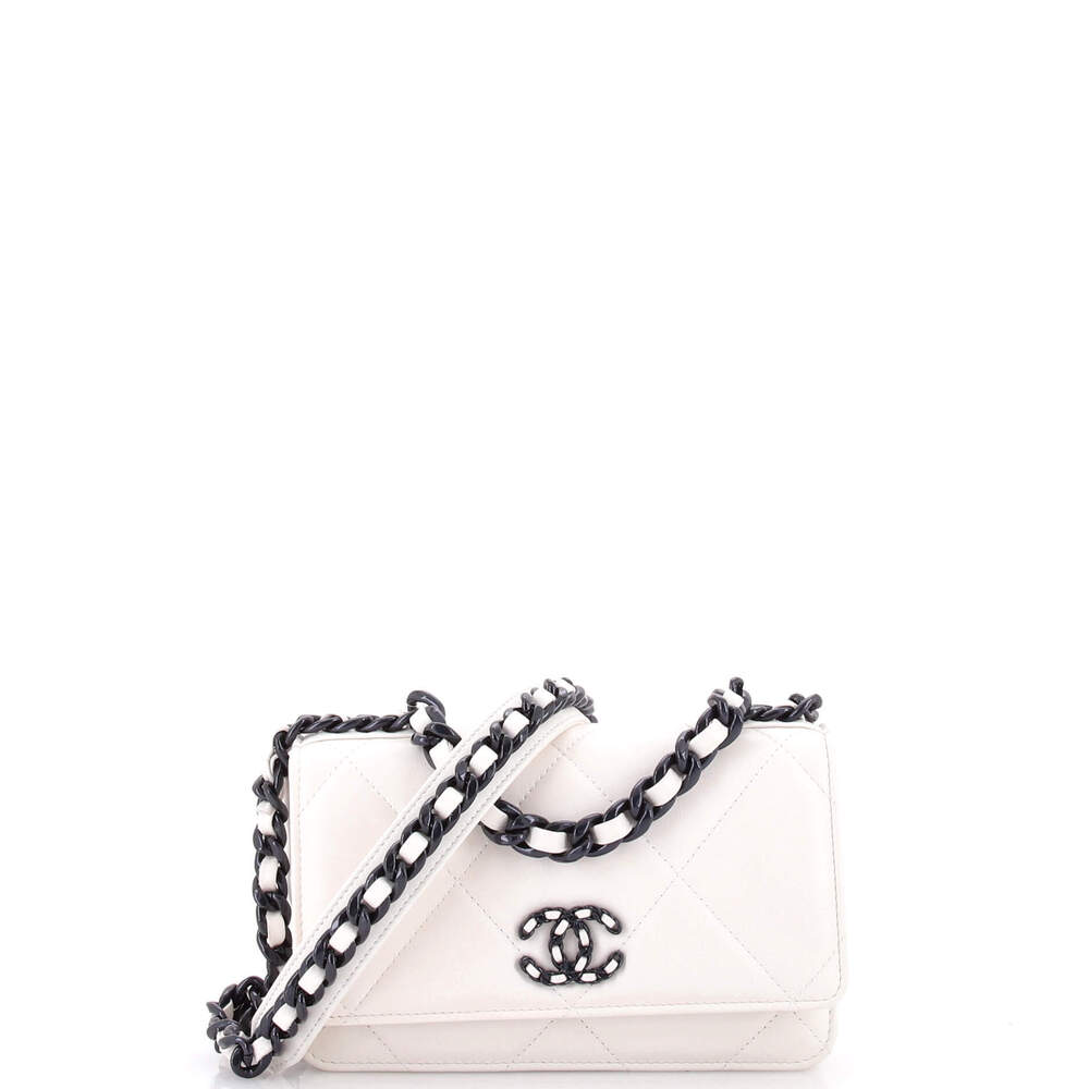 Chanel 19 Wallet on Chain